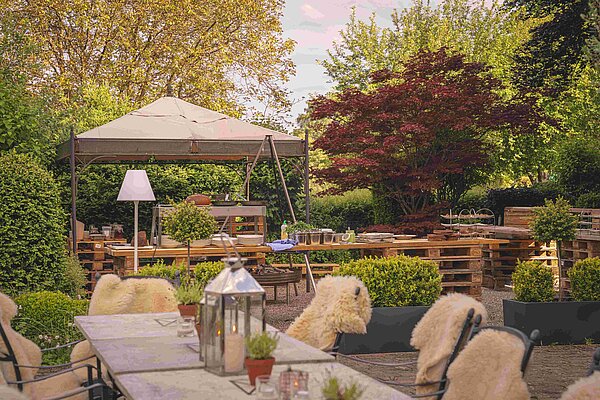 Dinnersetting auf Terrasse