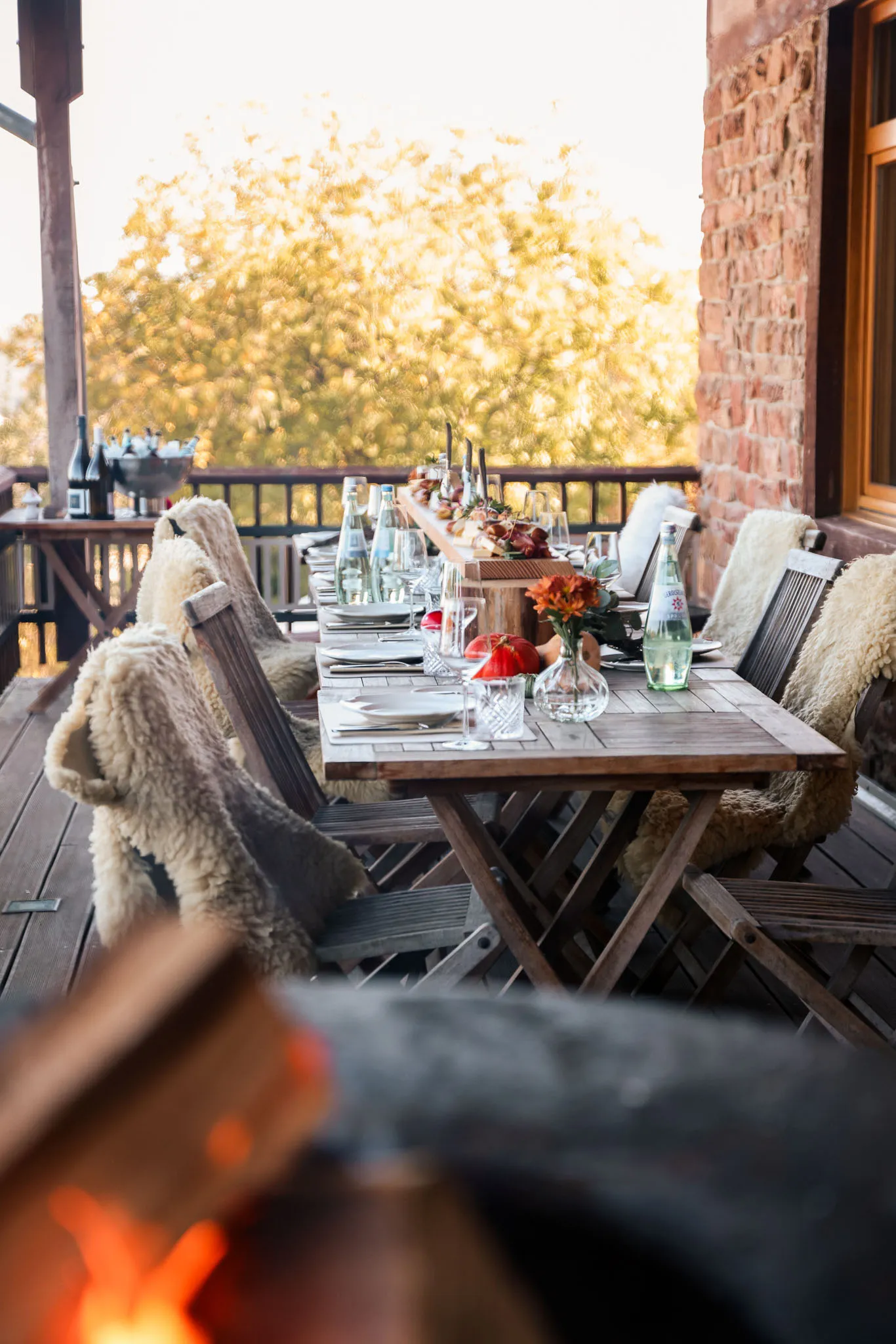 Gedeckte Tafel auf dem Balkon der Eventetage im Marienhöh