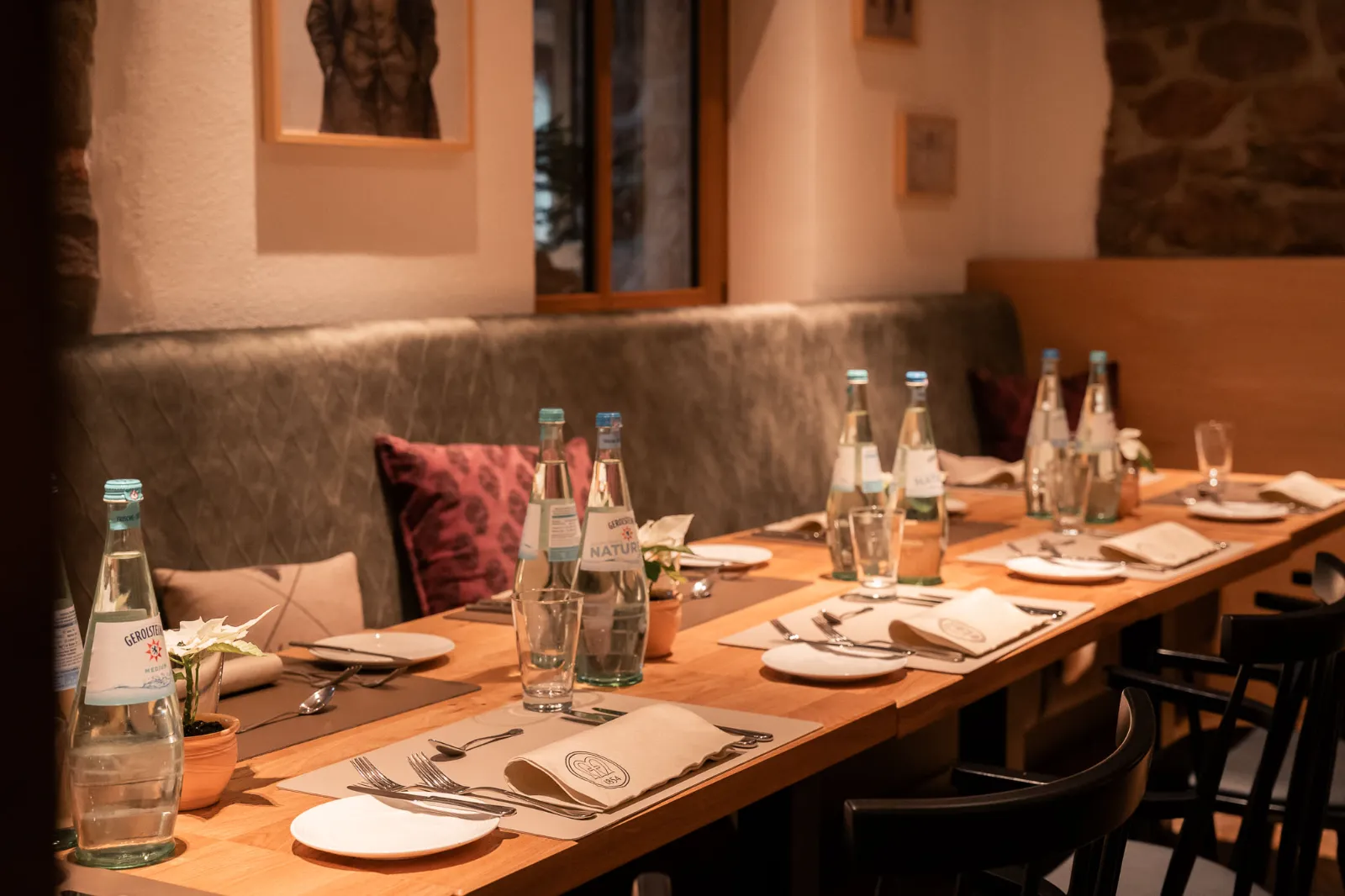 Gedeckter Tisch im Séparée für ein Business-Essen im Marienhöh