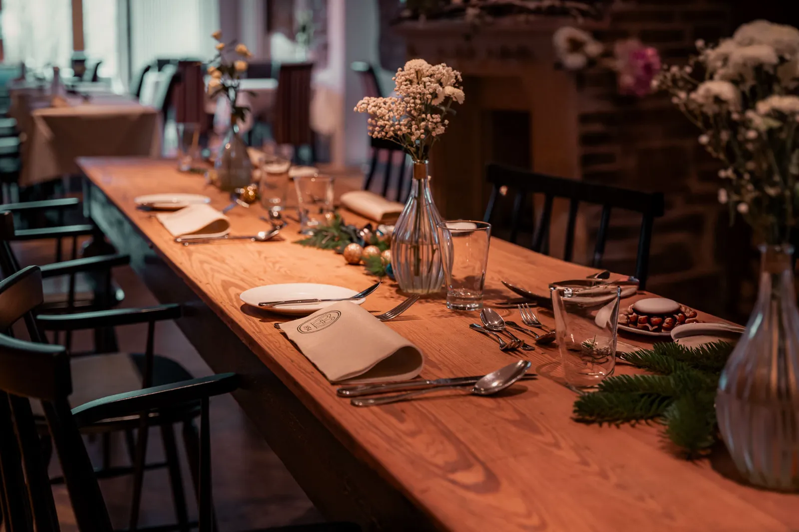 Lange Tafel für eine Weihnachts- oder Firmenfeier im Marienhöh