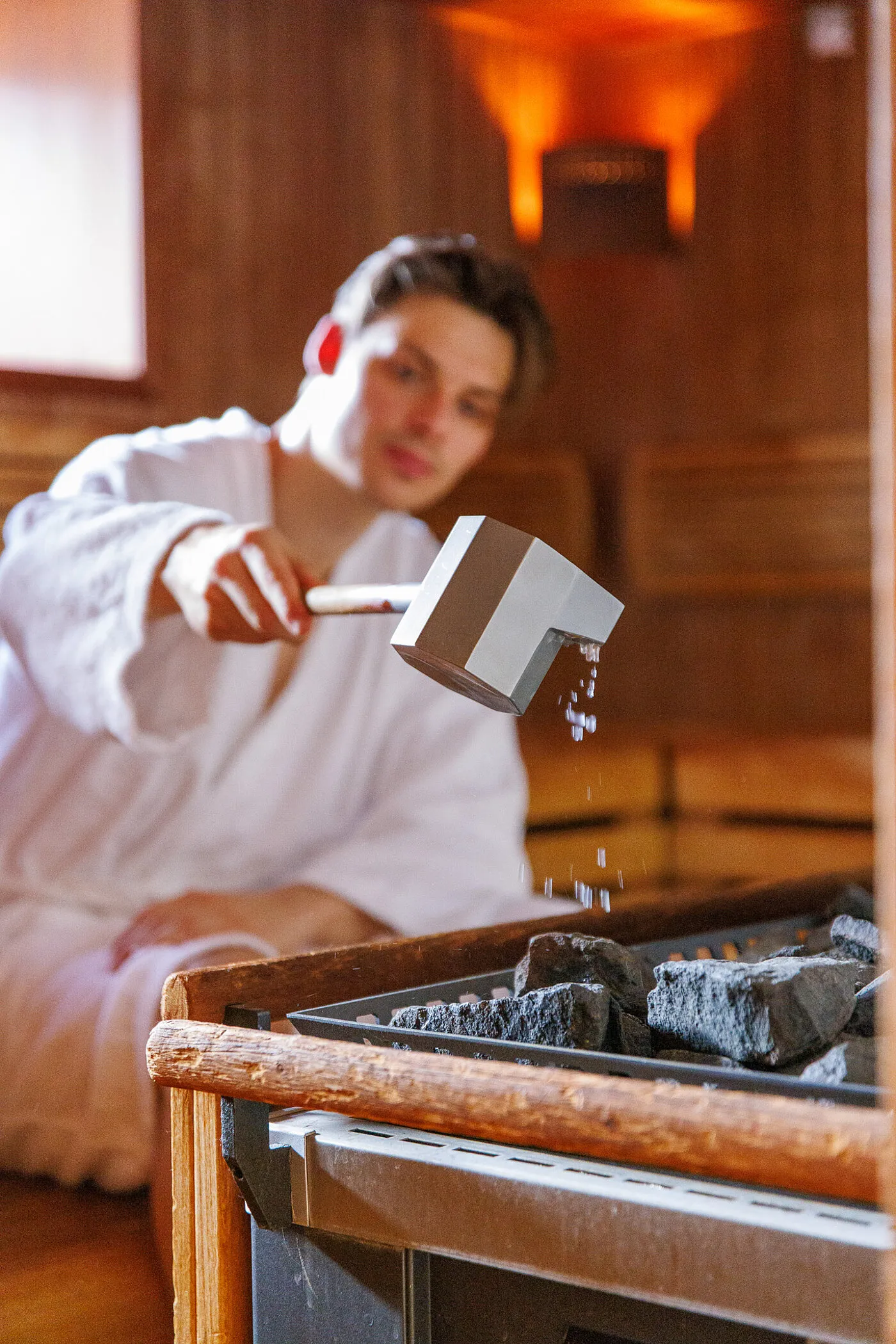 Saunaaufguss in der finnischen Sauna im Marienhöh
