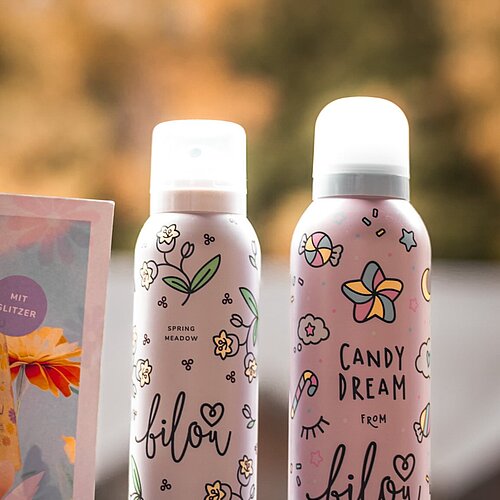 Ein bisschen Schaum. Ein bisschen Duft. Und ganz viel Geheischnis.

Ab jetzt wartet auf jedem Zimmer ein kleines...