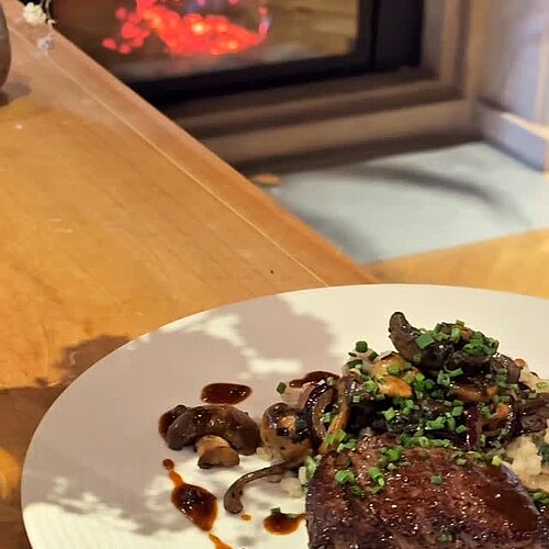 Beim Kochkurs mit Ivan & Julian geht’s nicht nur um Rezepte –
sondern um Teamgeist, Timing und den Mut, mal was Neues zu...