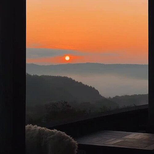 Herbst im Hunsrück
Das heißt: goldene Blätter, knisternde Kaminfeuer und eine Prise Geheischnis in der Luft. Wenn...