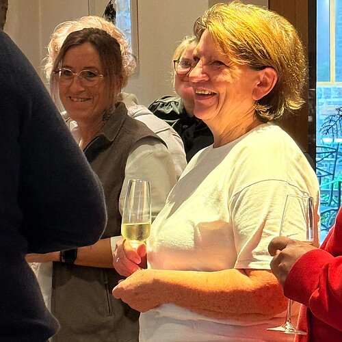 2011 kam sie zum ersten Mal durch unsere Tür – seither war sie jeden Morgen für unsere Gäste da: mit Herz, Humor und dem...